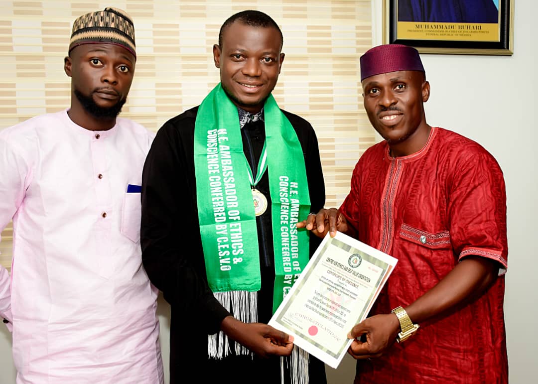 Hon. Abdulkareem Onyekehi Suleiman, in the middle receiving the Award