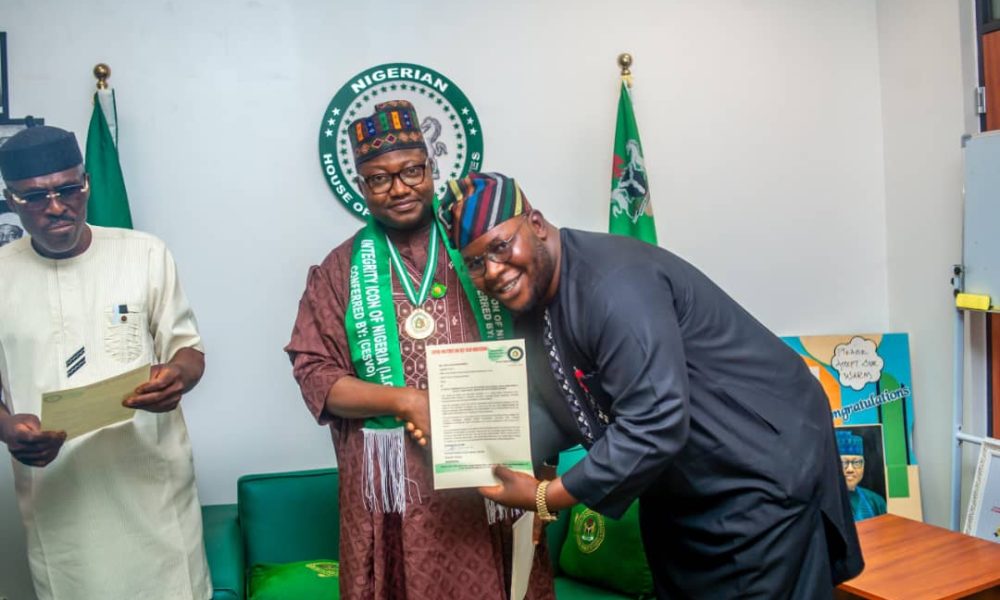 Hon-Zakari-Dauda-on-his-commendation-1000x600.jpeg